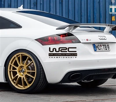 Analisi della cultura automobilistica dietro gli adesivi del rally WRC prodot...