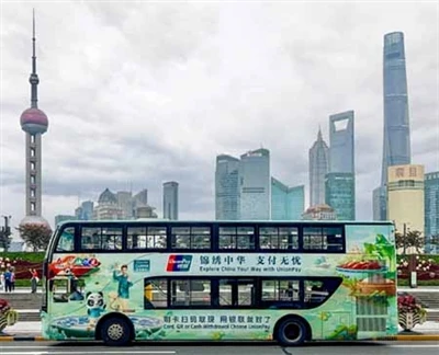 Caratteristiche e vantaggi della pubblicità sugli autobus di grandi dimensioni