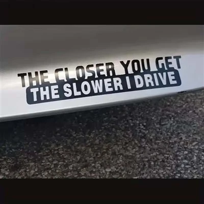 Ottieni il più lento che guido sticker divertente