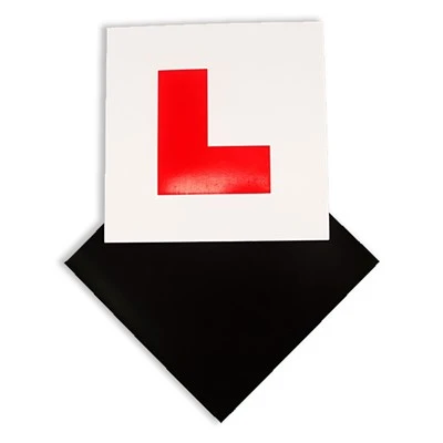 Adesivo magnetico con lettera "L" per auto