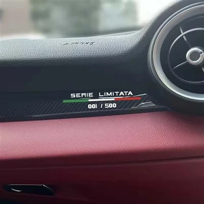 Adesivo in edizione consolelimitata per Alfa Romeo
